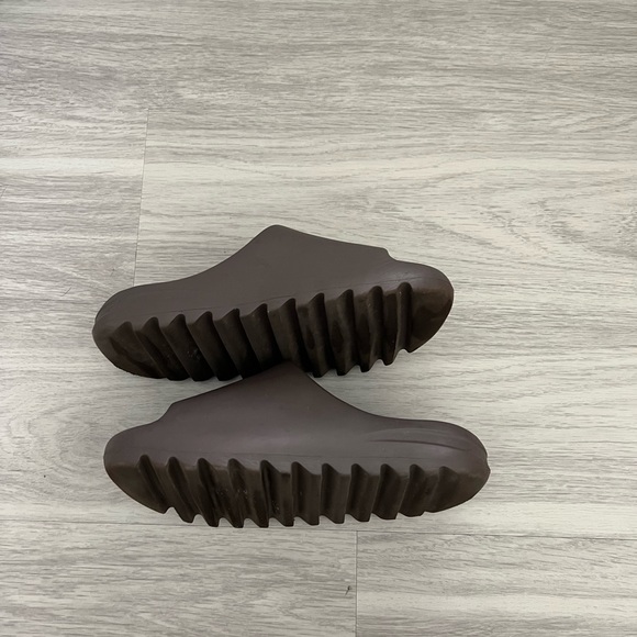 Yeezy Slides \'Soot\' 2021